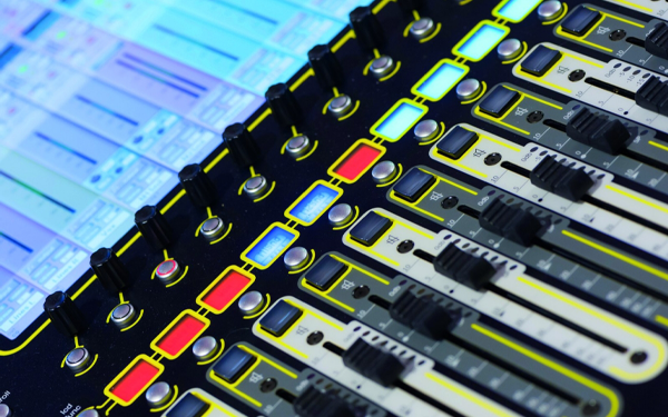 Thumbnail for Phabrix - OLED が理想的な選択肢であることを証明